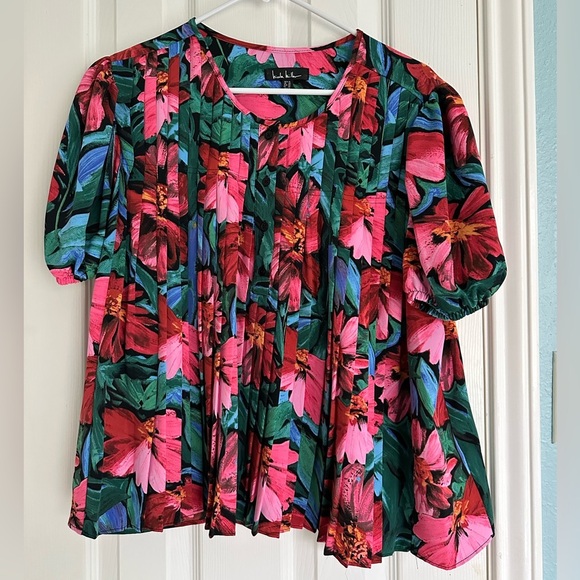 Nicole Miller Tops - Nicole Miller Floral Blouse with Puff Sleeve size XL